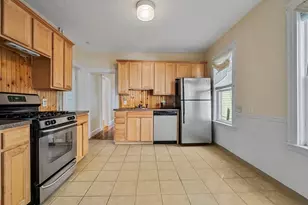 31 Harold St, Somerville, MA 02143 - Photo 2