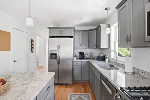 114 Run Brook Cir, Taunton, MA 02780 - Photo 10