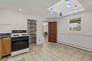 274 Sunderland Rd, Amherst, MA 01002 - Photo 8