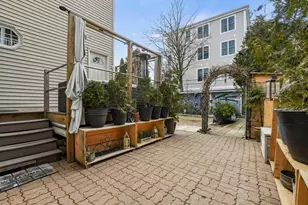 909 E 2nd St, Boston, MA 02127 - Photo 24