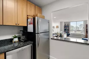 33 Pond Ave, Brookline, MA 02445 - Photo 8
