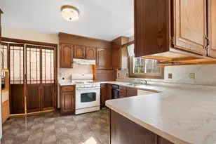 26 Kimberly Dr, South Hadley, MA 01075 - Photo 10