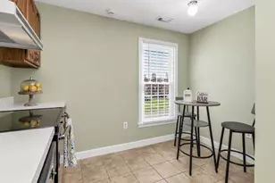 35 Essex Green Ln, Peabody, MA 01960 - Photo 10