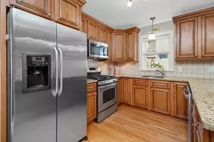 87 Ash St, Waltham, MA 02453 - Photo 4