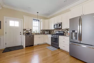 42 Lexington St #3, Waltham, MA 02452 - Photo 4