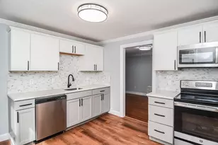 13 Crump St, Hudson, MA 01749 - Photo 2