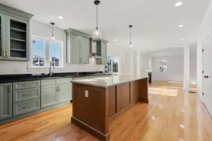 2 Clover Glen Cir, Shrewsbury, MA 01545 - Photo 2