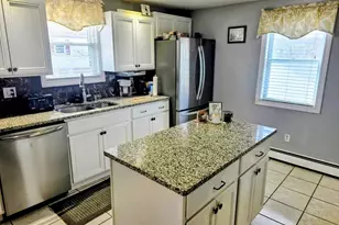 19 Harlow St, Saugus, MA 01906 - Photo 4