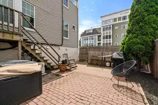 614 E 3rd St, Boston, MA 02127 - Photo 18