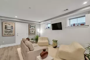 603 E 6th St, Boston, MA 02127 - Photo 22