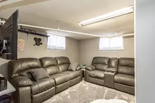 25 Gosnold St, New Bedford, MA 02740 - Photo 22