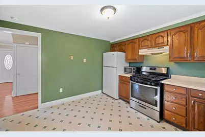 184 Pleasant St, Grafton, MA 01560 - Photo 16