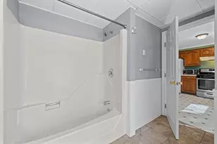 184 Pleasant St, Grafton, MA 01560 - Photo 18