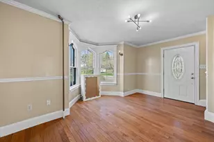 184 Pleasant St, Grafton, MA 01560 - Photo 8