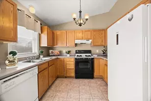 82 Gifford Ave, Dartmouth, MA 02747 - Photo 26