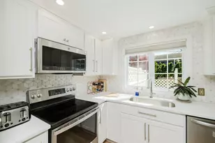 111 Foxboro Ave, Portsmouth, RI 02871 - Photo 14