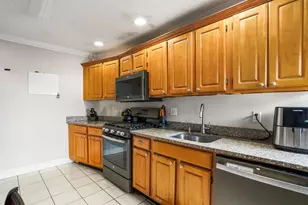 193 Hamilton St, Boston, MA 02122 - Photo 10
