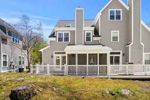 25 Pond Ln, Burlington, MA 01803 - Photo 32
