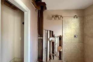 8 Leeds St, Boston, MA 02127 - Photo 10