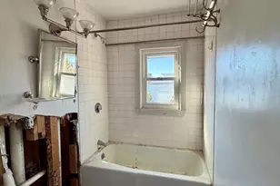 8 Leeds St, Boston, MA 02127 - Photo 16