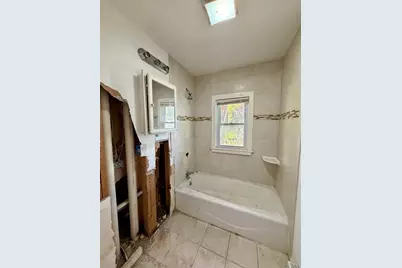 8 Leeds St, Boston, MA 02127 - Photo 6