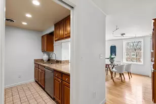 17 Bowdoin St, Boston, MA 02114 - Photo 12