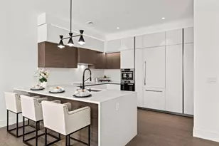 8 Leverett St, Brookline, MA 02445 - Photo 4