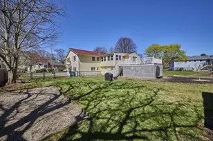 37 Locust St, Burlington, MA 01803 - Photo 6