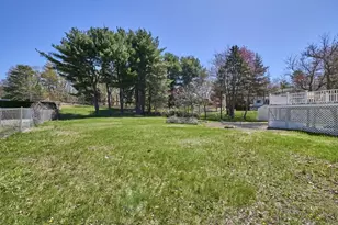 37 Locust St, Burlington, MA 01803 - Photo 8
