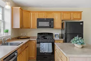 1975 Middlesex St, Lowell, MA 01851 - Photo 4