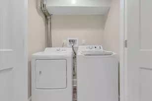 2031 Commonwealth Ave, Newton, MA 02466 - Photo 12