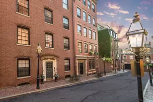 130 Myrtle St, Boston, MA 02114 - Photo 2