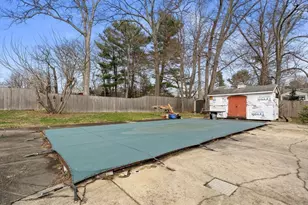 25 Lakeview Ave, Holbrook, MA 02343 - Photo 32