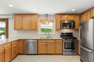105 Starr Ave, Lowell, MA 01852 - Photo 2