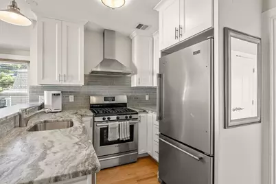 117 M St #3, Boston, MA 02127 - Photo 2