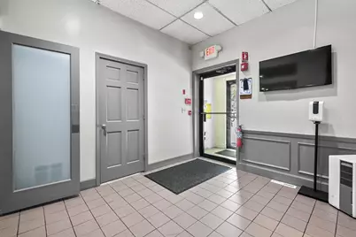 1060 Worcester St, Springfield, MA 01151 - Photo 4