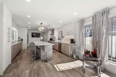 581 California St, Newton, MA 02460 - Photo 2
