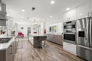 581 California St, Newton, MA 02460 - Photo 2