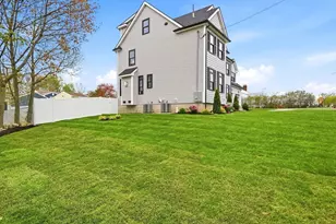 23 Day Cir, Woburn, MA 01801 - Photo 8