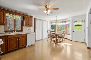 22 Buckingham Ave, West Springfield, MA 01089 - Photo 8
