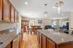 32 Steele St, Holden, MA 01520 - Photo 8