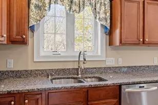 32 Steele St, Holden, MA 01520 - Photo 6