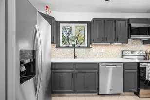 186 Compos St, Somerset, MA 02726 - Photo 8