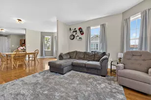206 Irving St, Fall River, MA 02723 - Photo 2