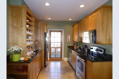 130 St Mary's St #3, Boston, MA 02446 - Photo 2