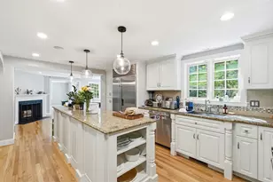 17 Hawthorne Ln, Weston, MA 02493 - Photo 2