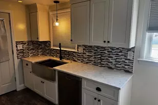 13 Virginia Cir, Randolph, MA 02368 - Photo 4