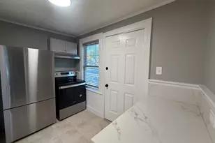 198 E Central St, Franklin, MA 02038 - Photo 2