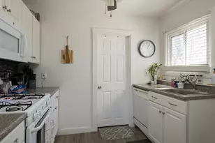 97 Center St, Fairhaven, MA 02719 - Photo 12