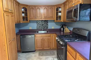52 Prospect St, Greenfield, MA 01376 - Photo 8